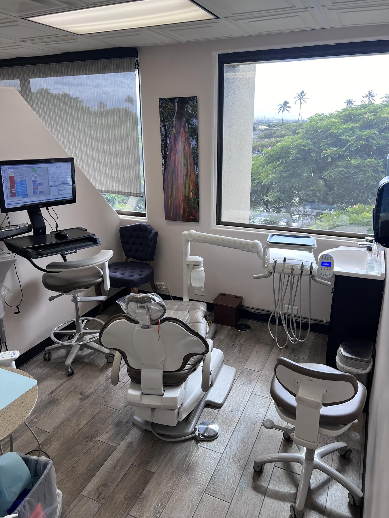 Kahului Dental’s modern treatment room with a view of the West Maui hills